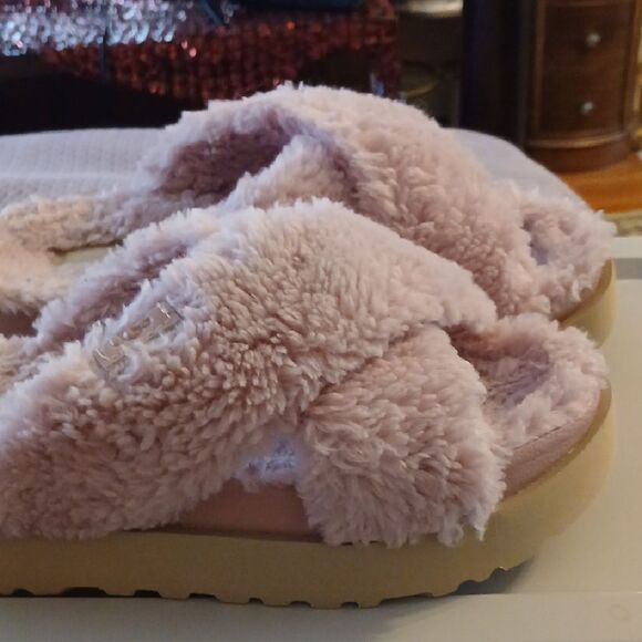Fluffy Pink Slippers - Picture 4 of 6